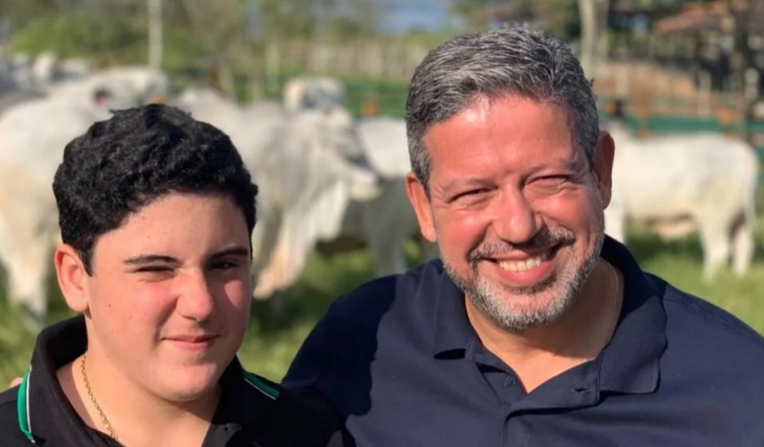 Salário de R$ 8 mil: filho de Arthur Lira ganha cargo na prefeitura da Barra de São Miguel