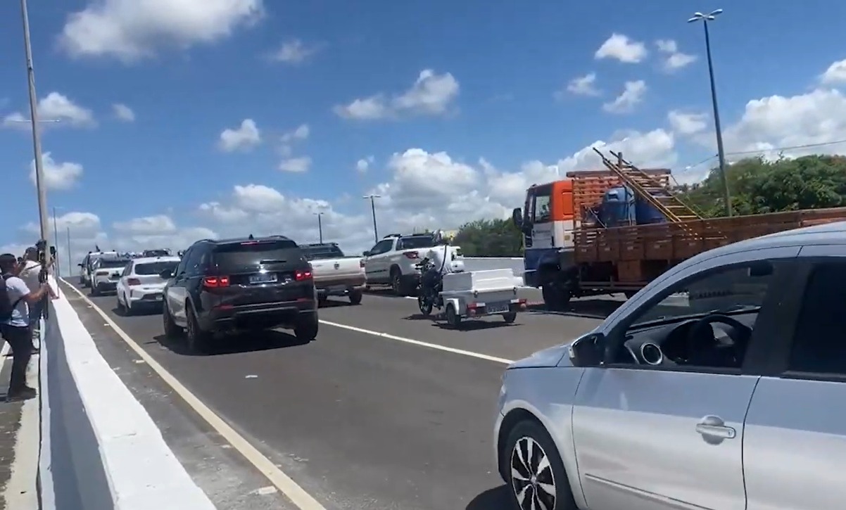 Viaduto de Água Fria, em João Pessoa, tem trânsito liberado