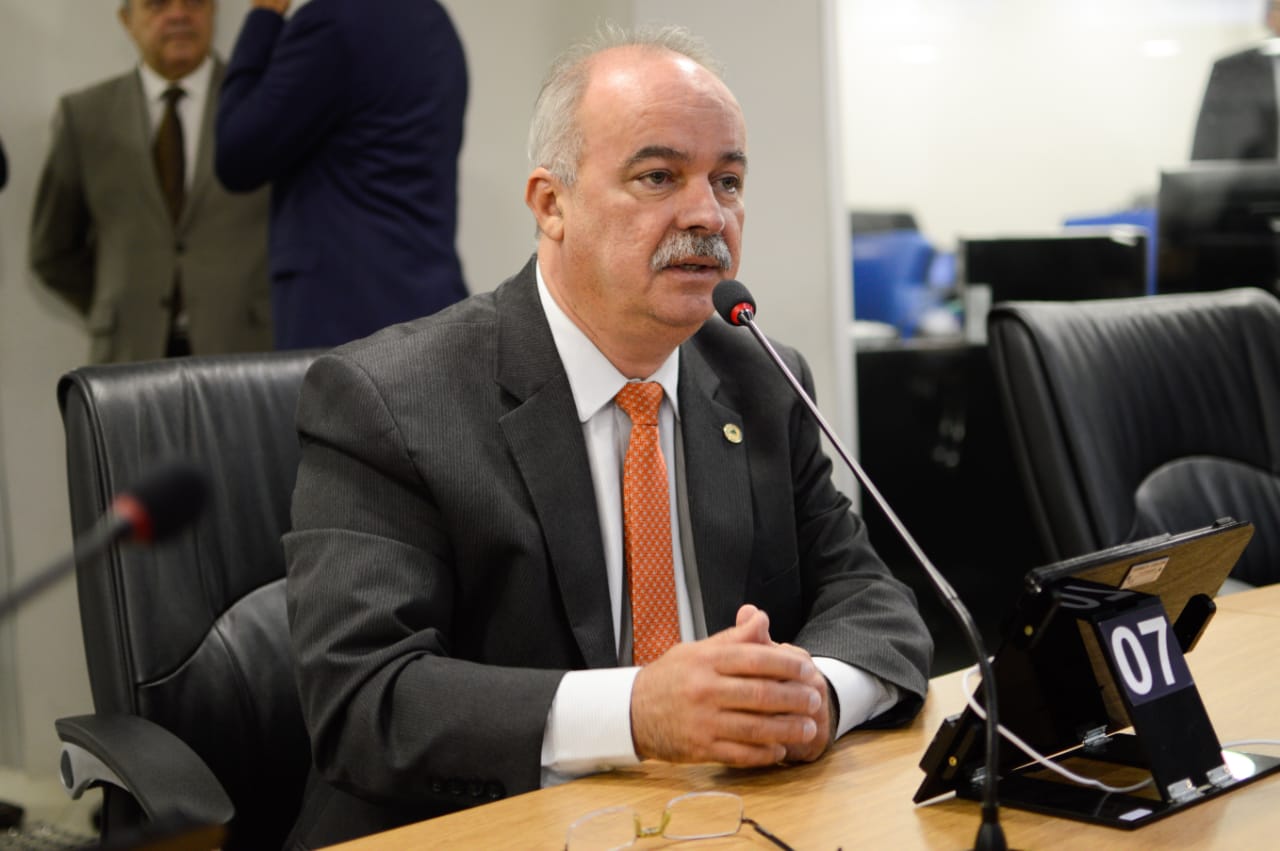 Após denúncia de favorecimento, governador exonera esposa de deputado do Hemocentro de Campina Grande