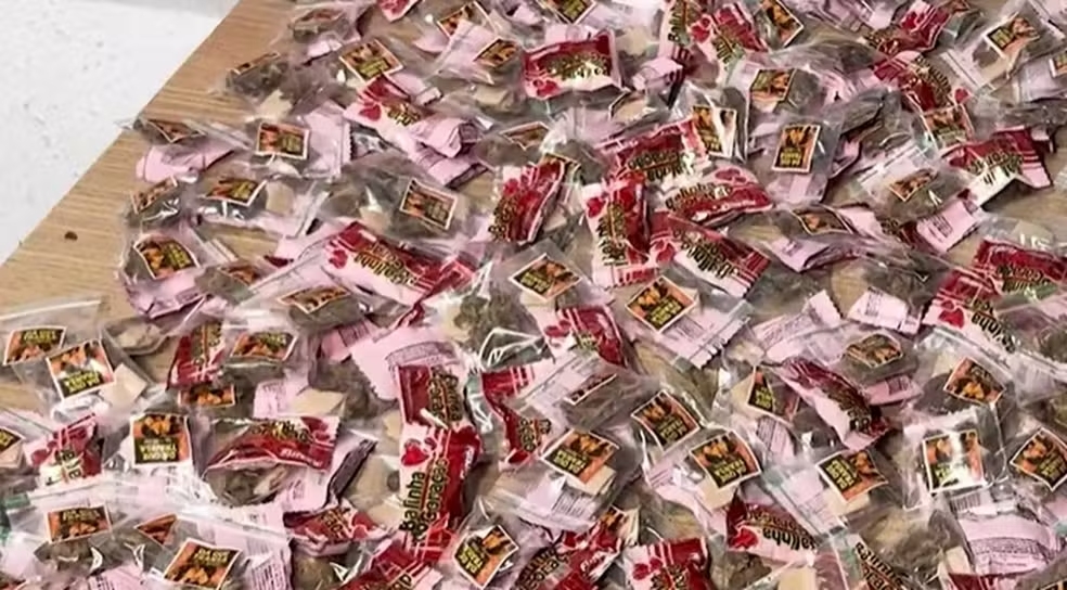 Mais de 800 porções de drogas são encontradas camufladas com doces, em João Pessoa