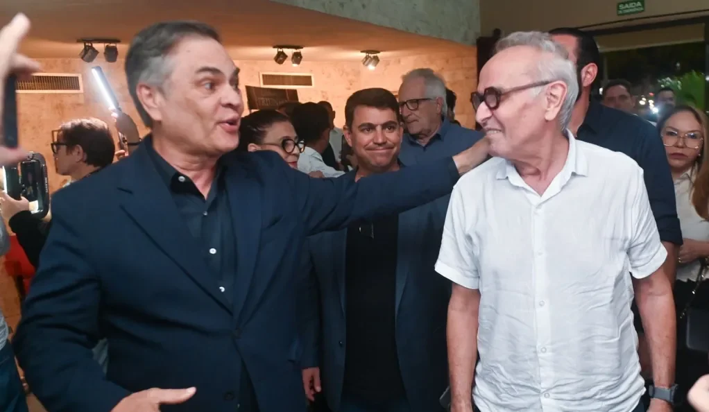 Cícero falta a evento do governo comandado por Lucas e prestigia família Cunha Lima em Campina Grande