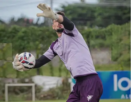 Botafogo-PB renova contrato do goleiro Michael Fracaro até 2026