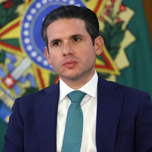 ‘Pode ser o Papa que não pode entrar’: Vorcaro exigiu privacidade para Motta e Ciro durante viagem que pagou hotel de luxo