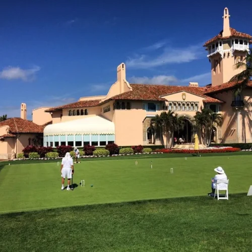 Homem é morto a tiros ao tentar invadir resort de Trump na Flórida