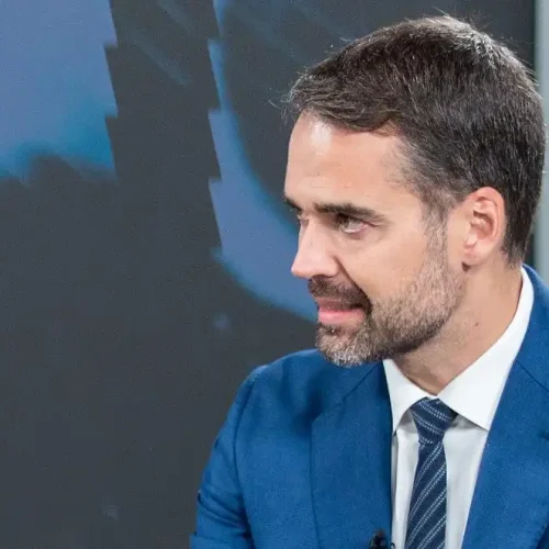 Governador Eduardo Leite se filia ao PSD após deixar o PSDB