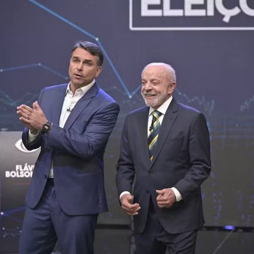 No 1º debate, Lula e Flávio Bolsonaro trocam acusações e provocações