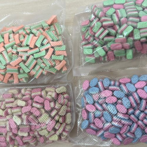 Mulher é presa pela Polícia Federal com mil comprimidos de ecstasy em Campina Grande