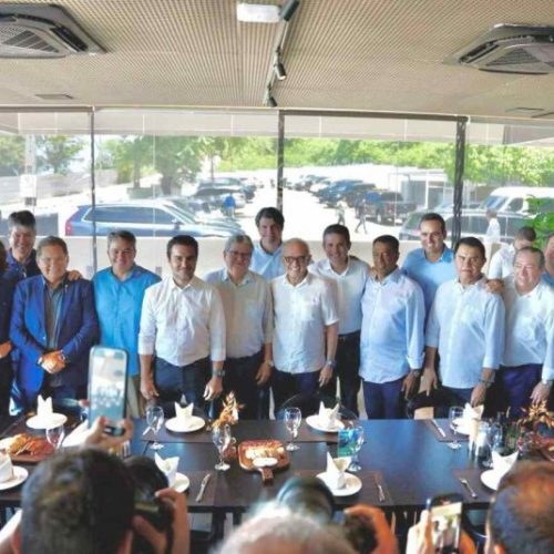 Almoço com ministro coloca João Azevêdo, Efraim Filho e Veneziano na mesma mesa em João Pessoa