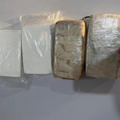 Mulher é presa com 4 kg de cocaína dentro de bagagens em ônibus na BR-230, em Santa Rita