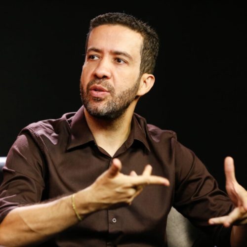 André Janones é internado na UTI após arritmia cardíaca depois do debate