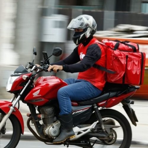 Lula lança linha de crédito para compra de motos e bicicletas elétricas por entregadores de app; veja regras