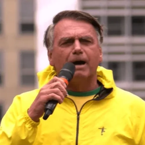 Pós-operatório de Bolsonaro será ‘delicado e prolongado’, não há previsão de saída da UTI, diz médico