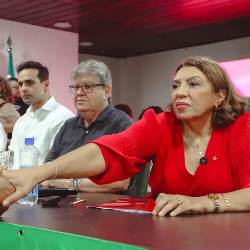 Lucas Ribeiro e João Azevêdo prestigiam posse de Cida Ramos na presidência do PT da Paraíba