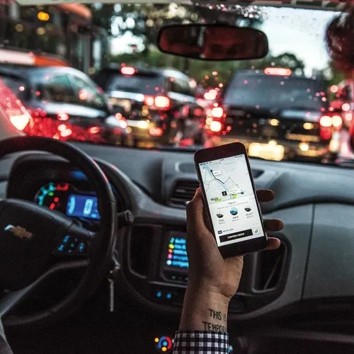 Lula anuncia R$ 30 bilhões em crédito para compra de carros por motoristas de aplicativo e taxistas