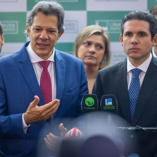 Haddad diz que aguarda ligação de Motta para esclarecer derrubada do IOF