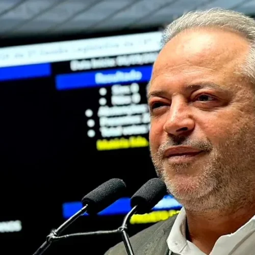 Vereador de CG diz que Efraim deve cobrar aumento salarial a Bruno, prefeito de seu partido