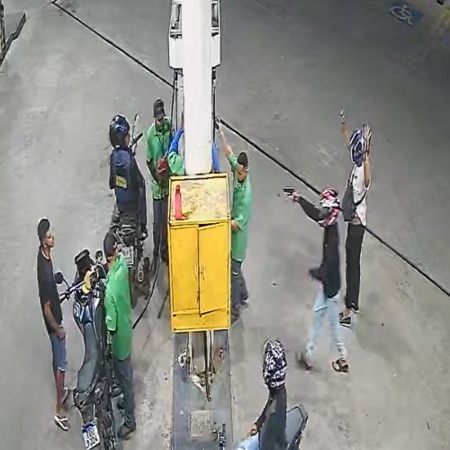 Suspeitos armados roubam clientes e funcionários de posto em João Pessoa