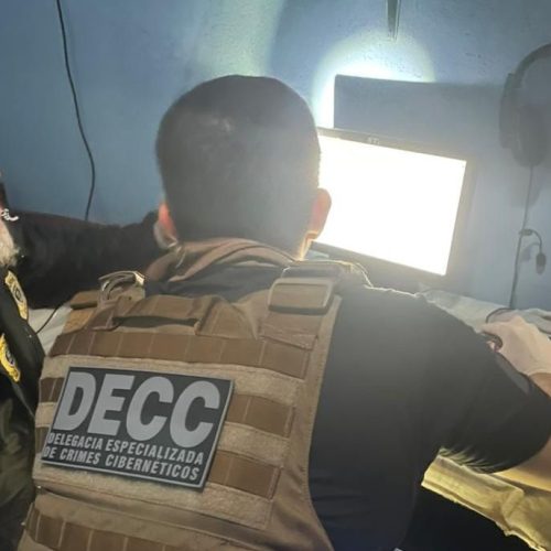 Jovem é alvo de operação por incentivar crimes contra mulheres, crianças e homossexuais em Santa Rita