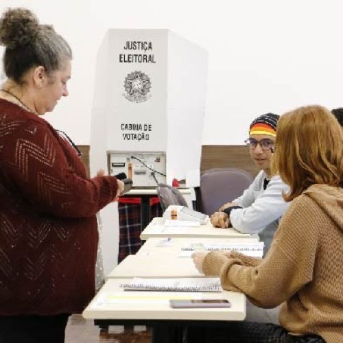 João Azevêdo sanciona lei que concede meia-entrada a mesários na Paraíba