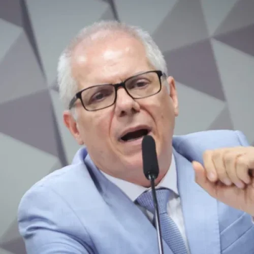 Ex-presidente do INSS no governo Lula é preso pela PF em operação contra descontos ilegais em aposentadorias