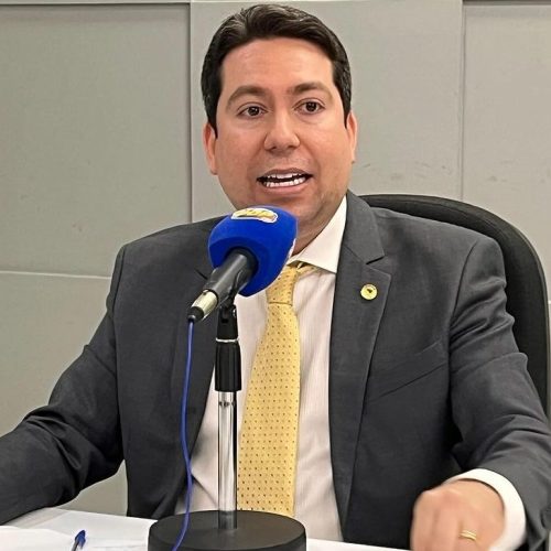 Felipe Leitão entrega cargos ao governador João Azevêdo após adesão a Cícero Lucena