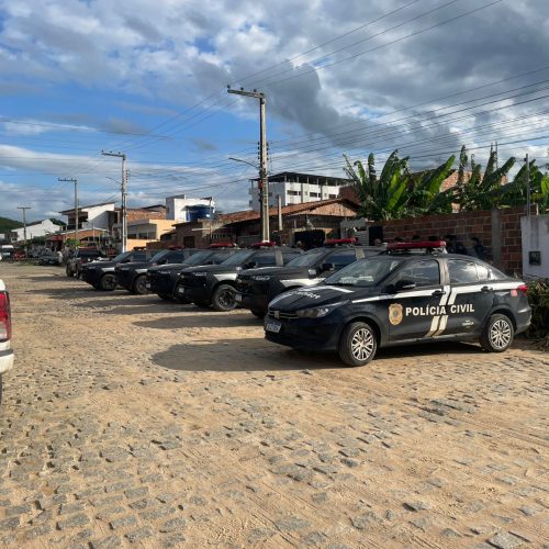 Polícia resgata mãe e filho mantidos reféns desde novembro dentro de casa no Agreste da Paraíba