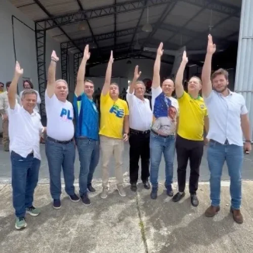 Com Flávio Bolsonaro, Efraim é oficializado no PL para disputa ao governo da Paraíba