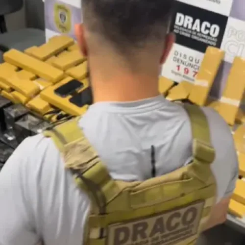 Quatro pessoas são presas com 100 kg de drogas e produtos contrabandeados, em Campina Grande