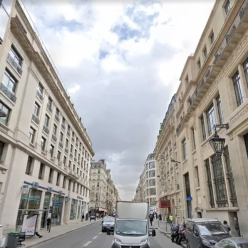 Polícia impede atentado com bomba em frente a banco dos EUA em Paris