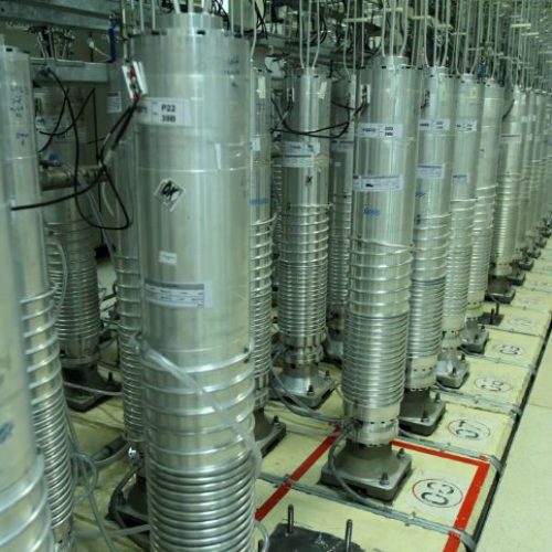 Irã desafia EUA e diz que continuará com enriquecimento de urânio