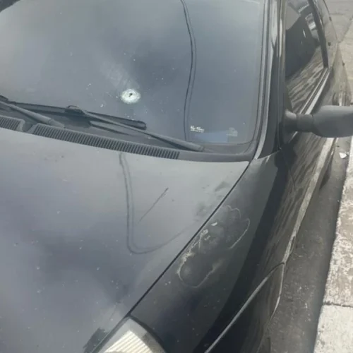 Homem é preso após atirar no carro do vizinho por infiltração em muro