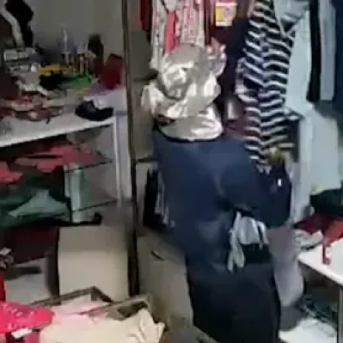 VÍDEO: Criminosos assaltam três lojas na mesma noite em cidade com 6 mil habitantes na Paraíba