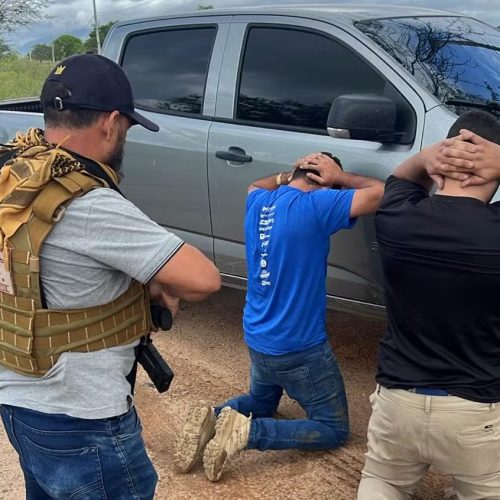 Trio é preso em Campina Grande suspeito de roubar caminhão e fazer motorista de refém em Patos