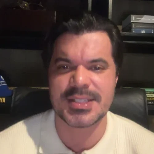 Em live, dono da Braiscompany diz que deixou o Brasil após ameaças e afirma que dinheiro de clientes segue bloqueado pela Justiça