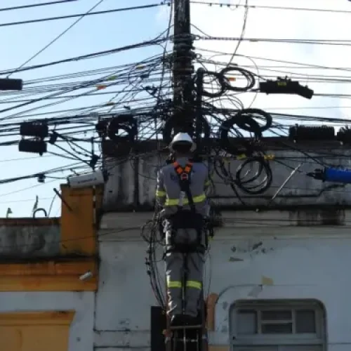 MPPB abre ação contra Energisa por fiação irregular em João Pessoa