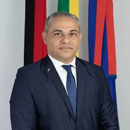 Evilásio Cavalcanti é empossado prefeito interino de Cabedelo no lugar de Edvaldo