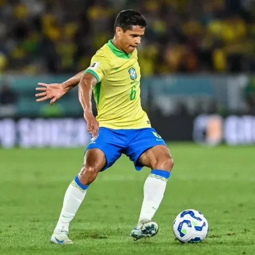 Fifa destaca atuação de Douglas Santos no empate do Brasil com Marrocos; veja estatísticas