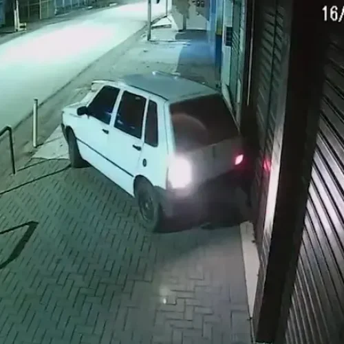 Gangue da marcha ré arromba loja de roupas em Campina Grande