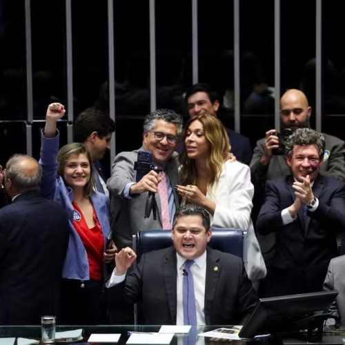 Em vitória de Lula, Senado aprova PEC do fim da escala 6×1 e trabalhador terá dois dias de folga por semana