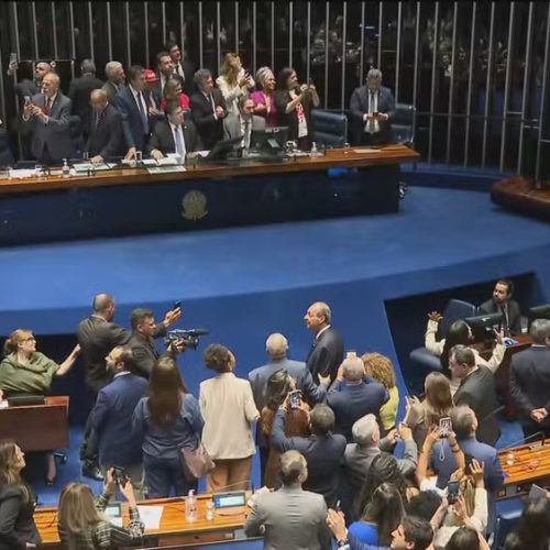 Com presença de Lula, Congresso promulga fim da escala 6×1 em primeira mudança da jornada de trabalho desde 1988