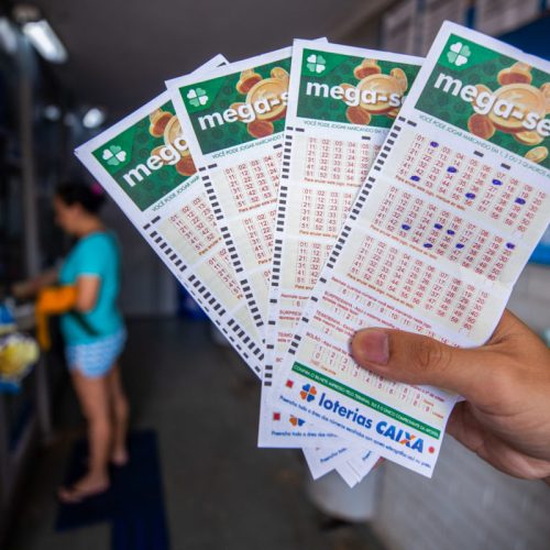 Mega-Sena pode pagar R$ 65 milhões neste sábado