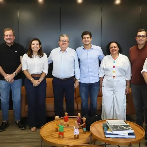 João Azevêdo e João Campos se reúnem com pré-candidatos a deputado federal pelo PSB na Paraíba
