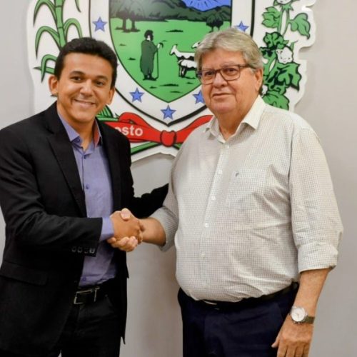 Após divergências em 2022, João Azevêdo e prefeito de Santa Rita firmam parceria