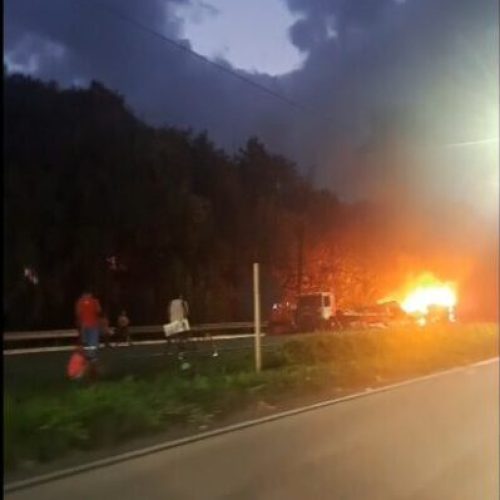 Caminhão pega fogo e trânsito fica congestionado na BR-101 entre João Pessoa e Recife