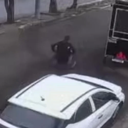 Cadeirante armado com faca tenta assaltar ônibus e é preso pela 2ª vez