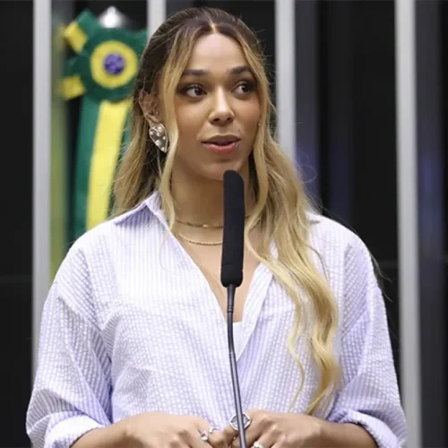 Autora do fim da 6×1, Erika Hilton participará de manifestação em João Pessoa nesta terça-feira