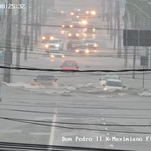 Chuva volta a causa transtorno e lentidão no trânsito em João Pessoa