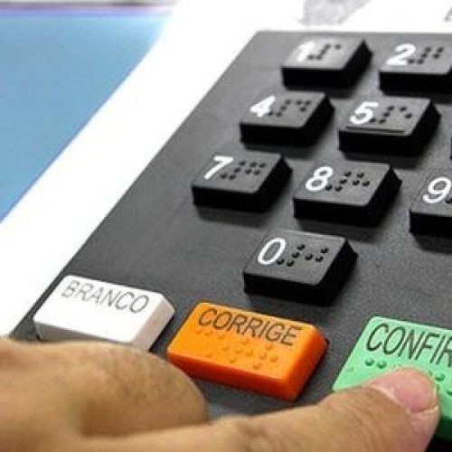 CCJ do Senado aprova texto-base da PEC que acaba com reeleição para presidente, prefeitos e governadores