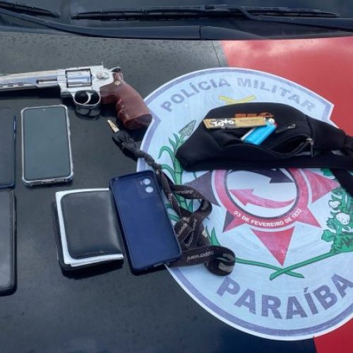 Dupla armada com revólver de brinquedo é presa após série de assaltos no Litoral Sul da Paraíba