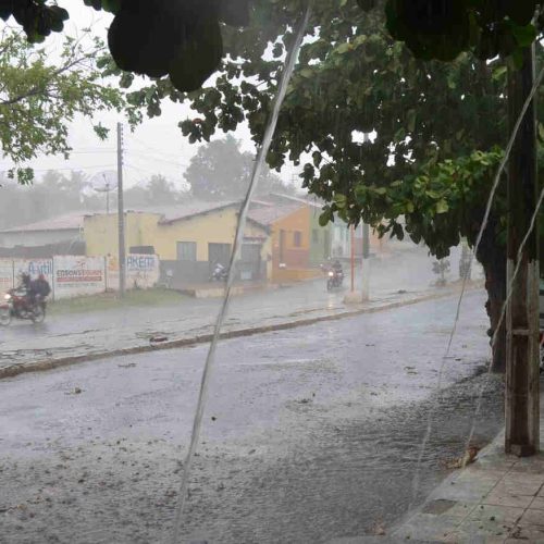 Meteorologia emite alerta de chuvas intensas para 221 dos 223 municípios da Paraíba